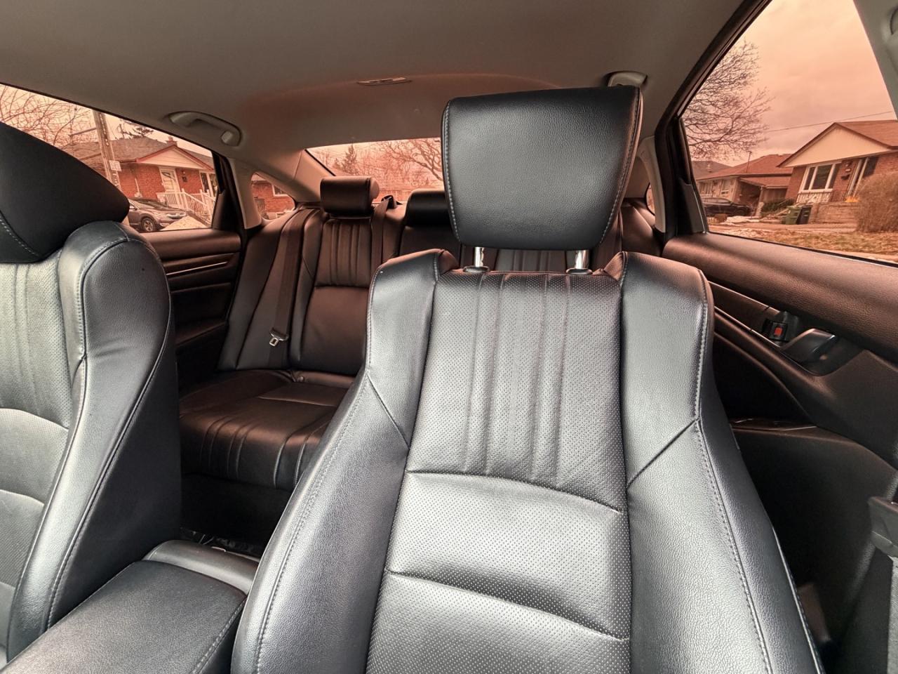 2018 Honda Accord Touring CVT Photo