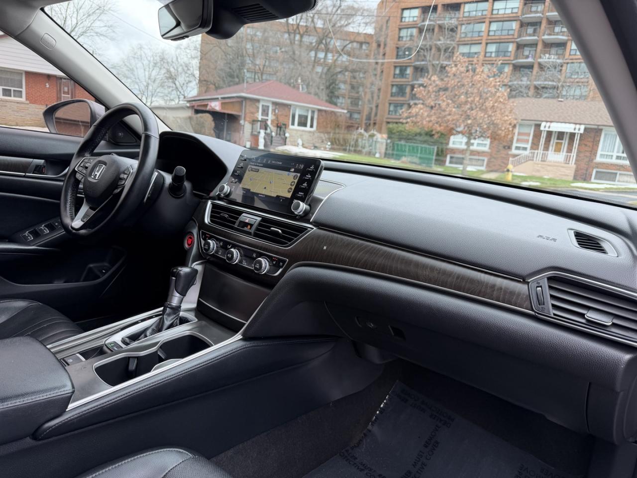 2018 Honda Accord Touring CVT Photo