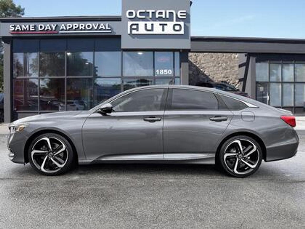 2018 Honda Accord Touring CVT Photo4