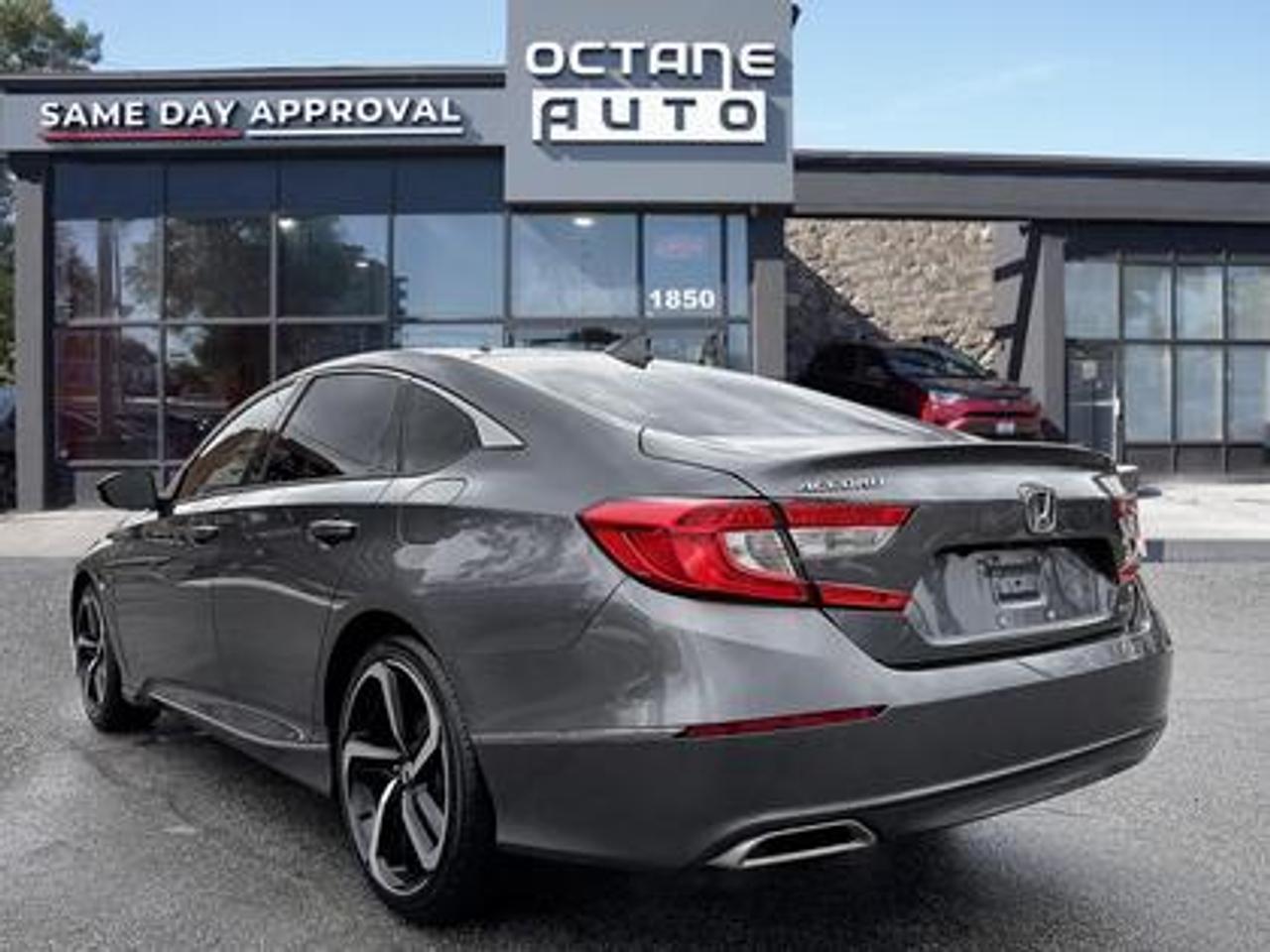 2018 Honda Accord Touring CVT Photo