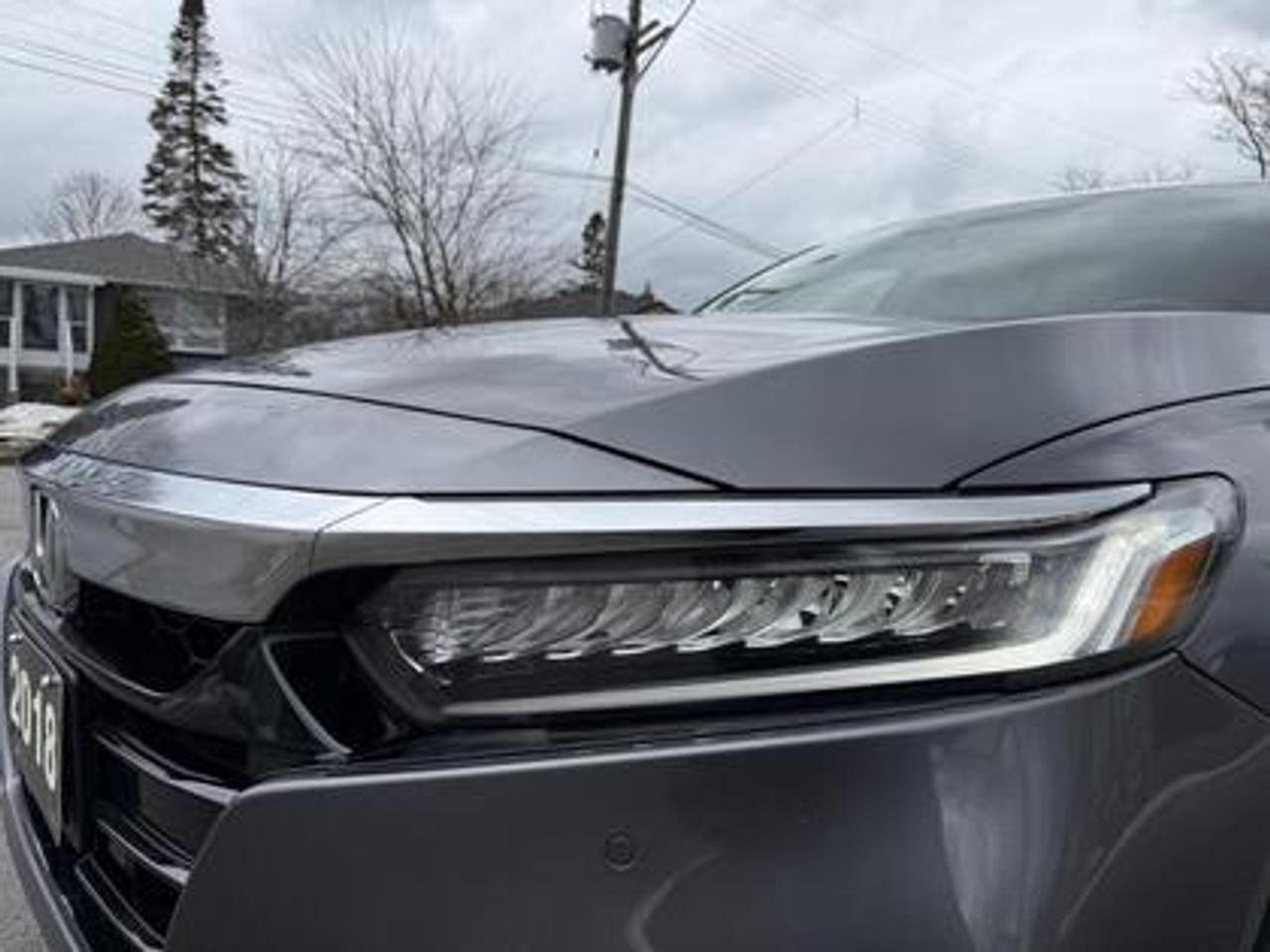 2018 Honda Accord Touring CVT Photo