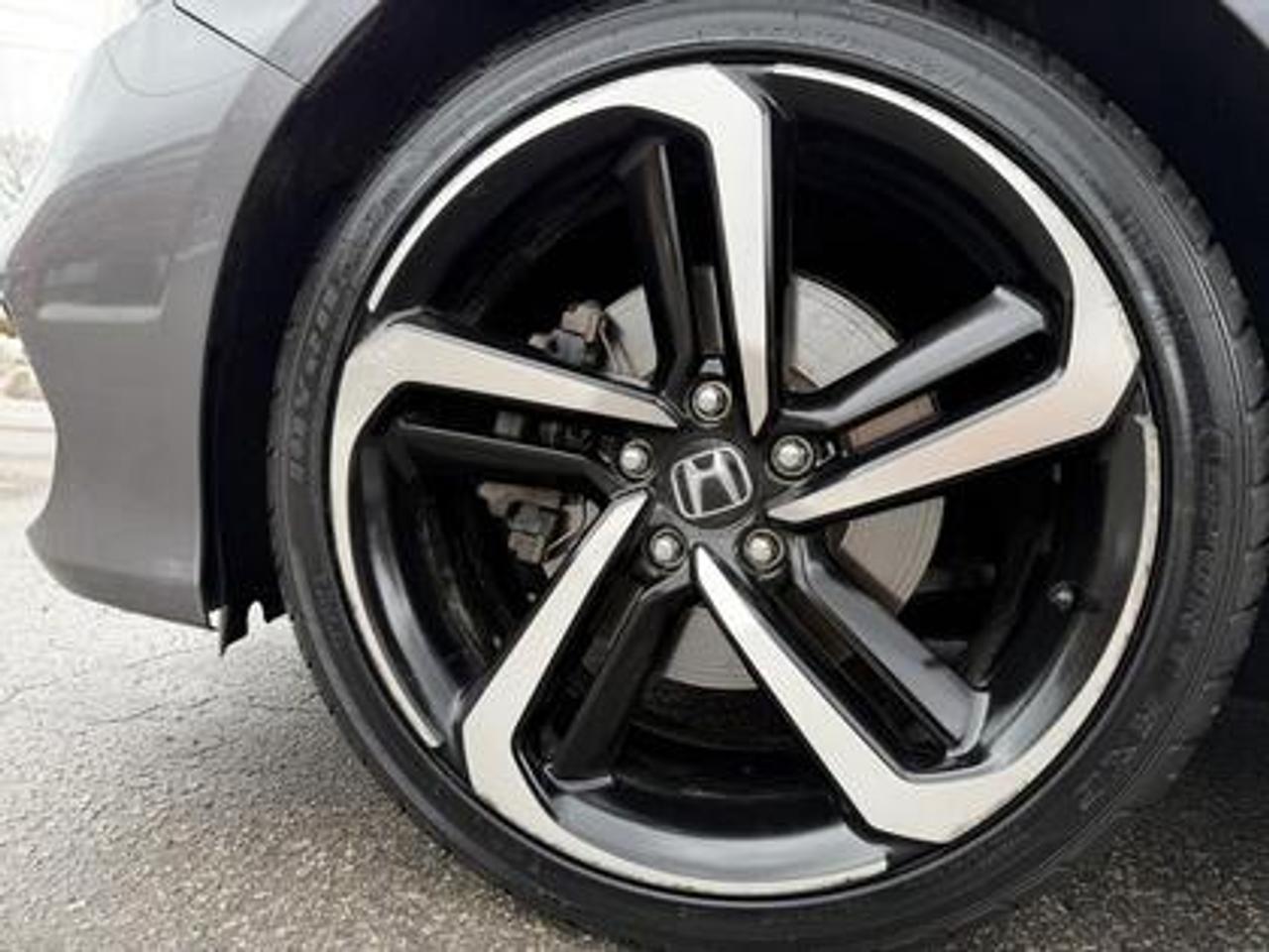 2018 Honda Accord Touring CVT Photo