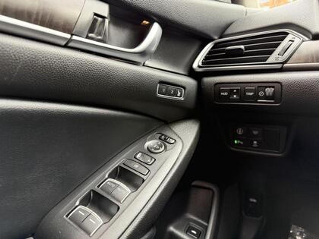 2018 Honda Accord Touring CVT Photo