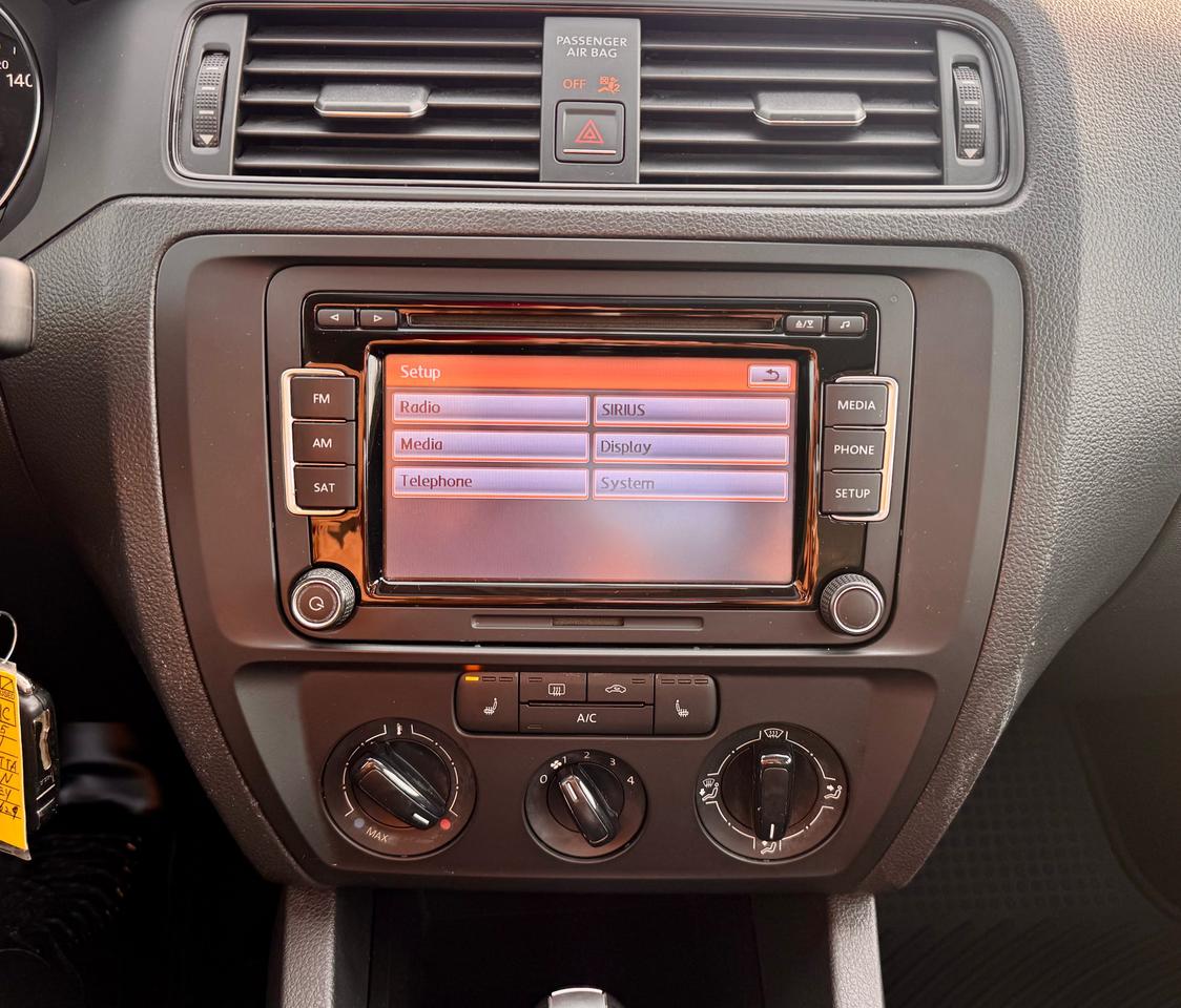 2015 Volkswagen Jetta FINANCING AVAILABLE Photo13