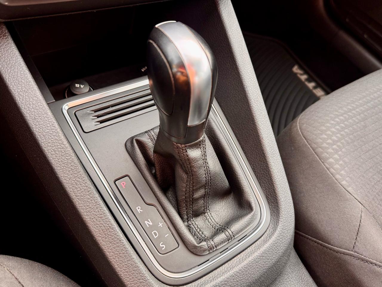 2015 Volkswagen Jetta FINANCING AVAILABLE Photo12