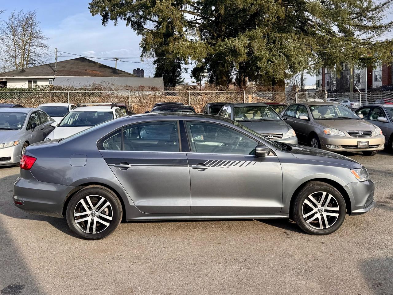 2015 Volkswagen Jetta FINANCING AVAILABLE Photo4