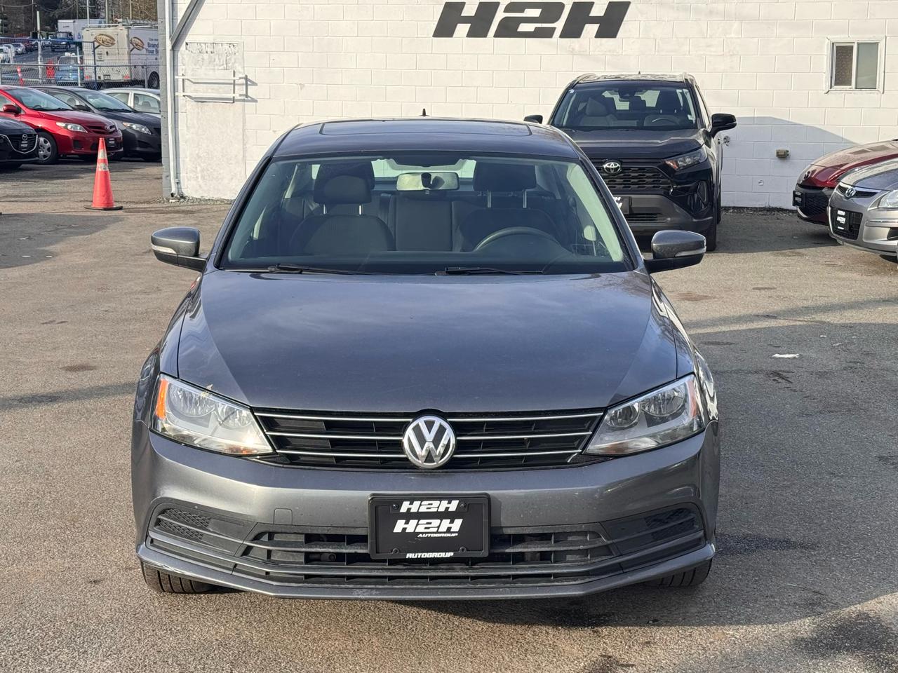 2015 Volkswagen Jetta FINANCING AVAILABLE Photo2