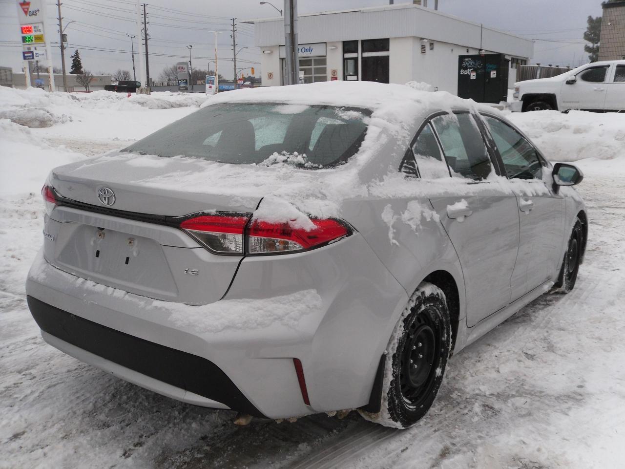2021 Toyota Corolla LE Photo3