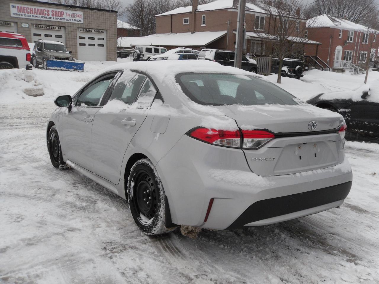 2021 Toyota Corolla LE Photo4