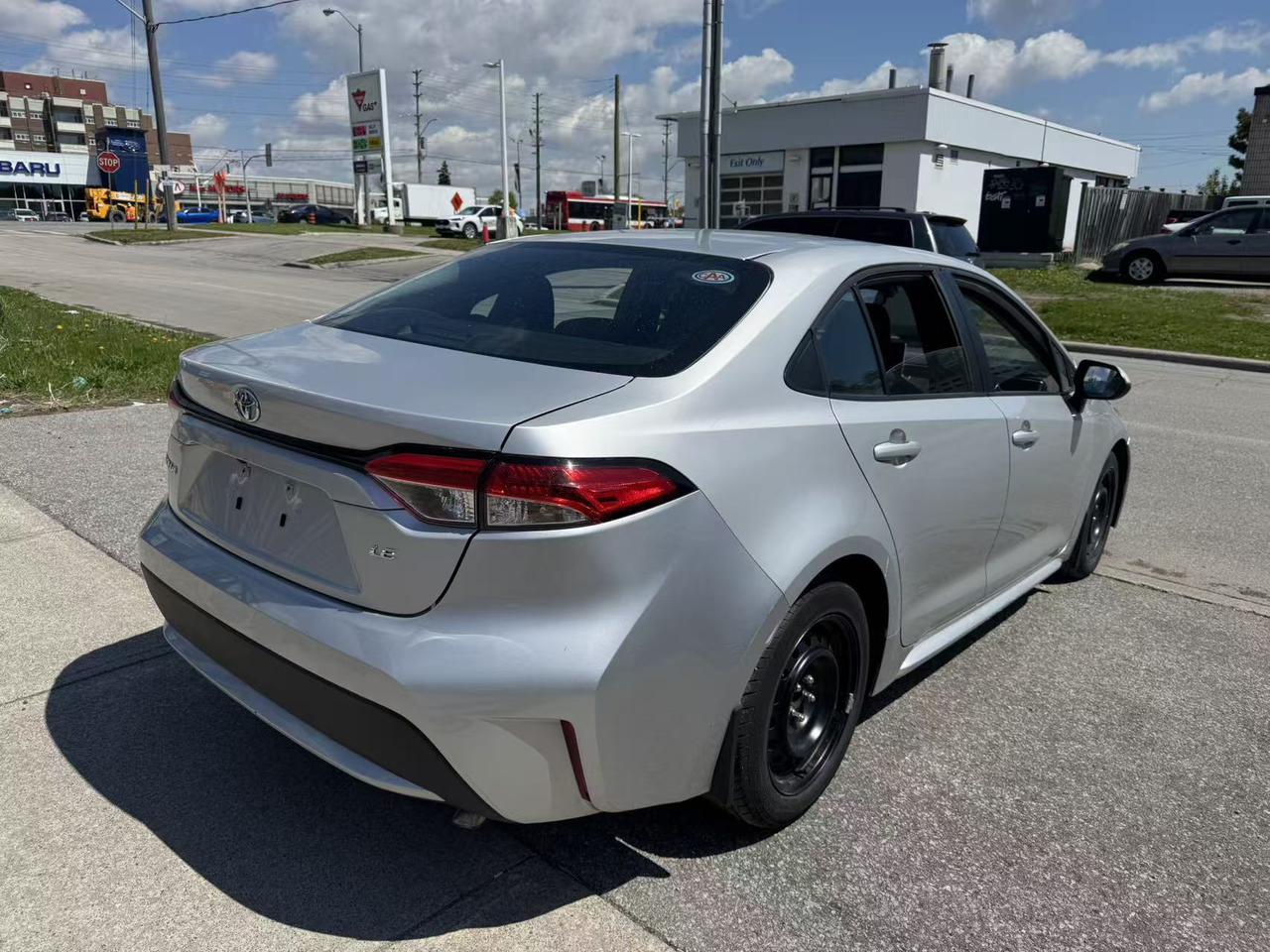 2021 Toyota Corolla LE Photo