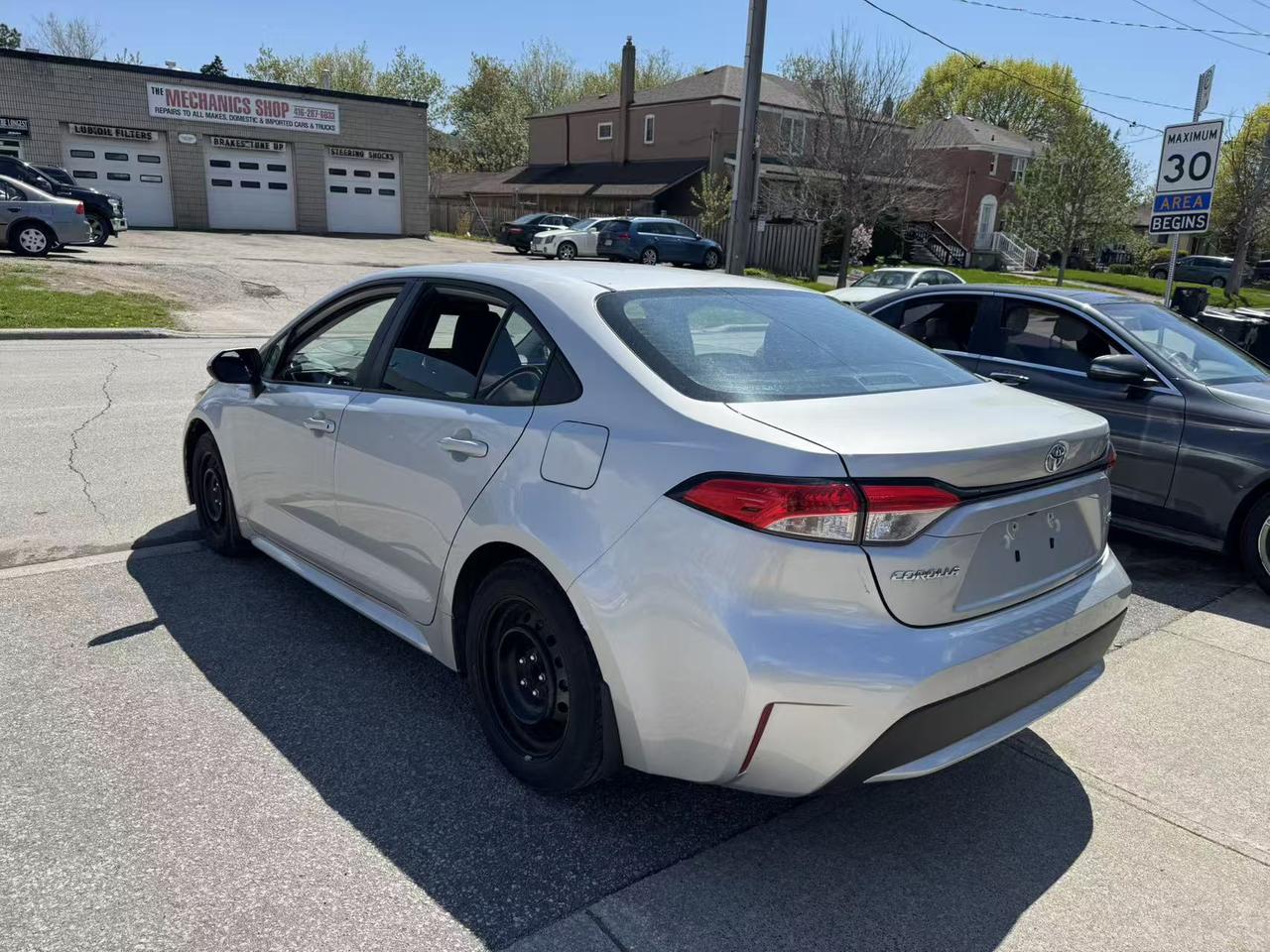 2021 Toyota Corolla LE Photo4
