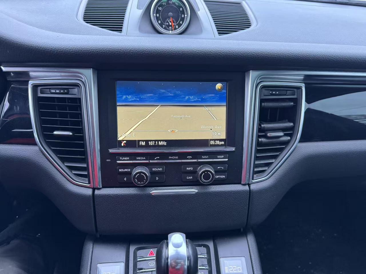 2015 Porsche Macan AWD 4dr S Photo