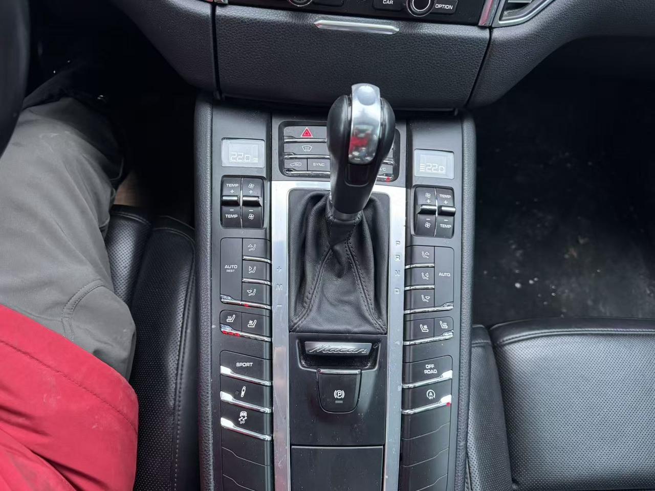 2015 Porsche Macan AWD 4dr S Photo