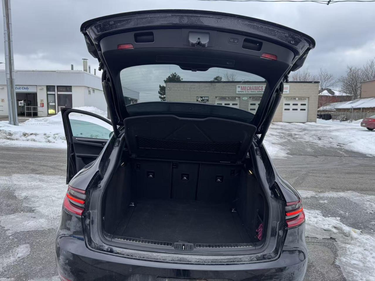 2015 Porsche Macan AWD 4dr S Photo