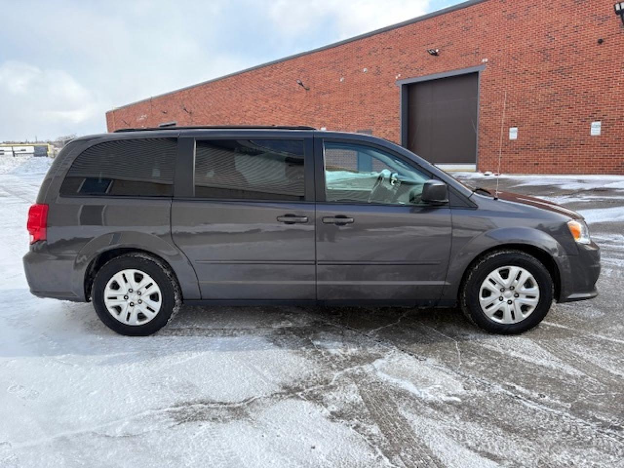 2017 Dodge Grand Caravan SXT **ONLY 84,000KM-1 OWNER-STOW N GO** Photo4