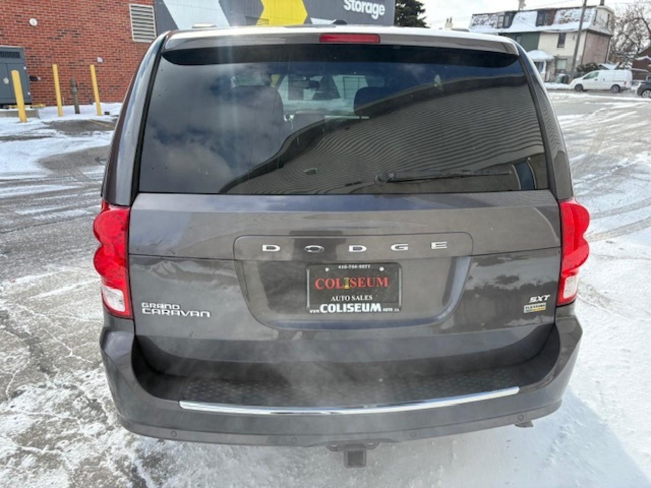 2017 Dodge Grand Caravan SXT **ONLY 84,000KM-1 OWNER-STOW N GO** Photo3