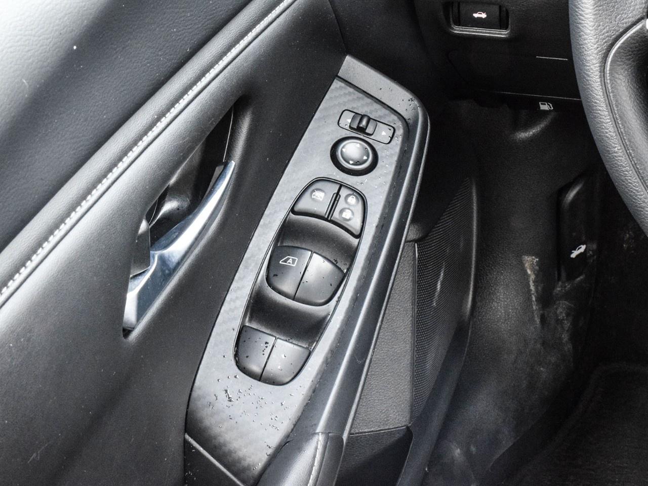 2025 Nissan Sentra SV CVT Photo