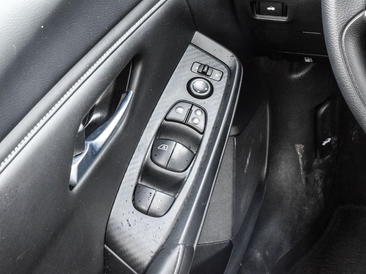 2025 Nissan Sentra SV CVT Photo