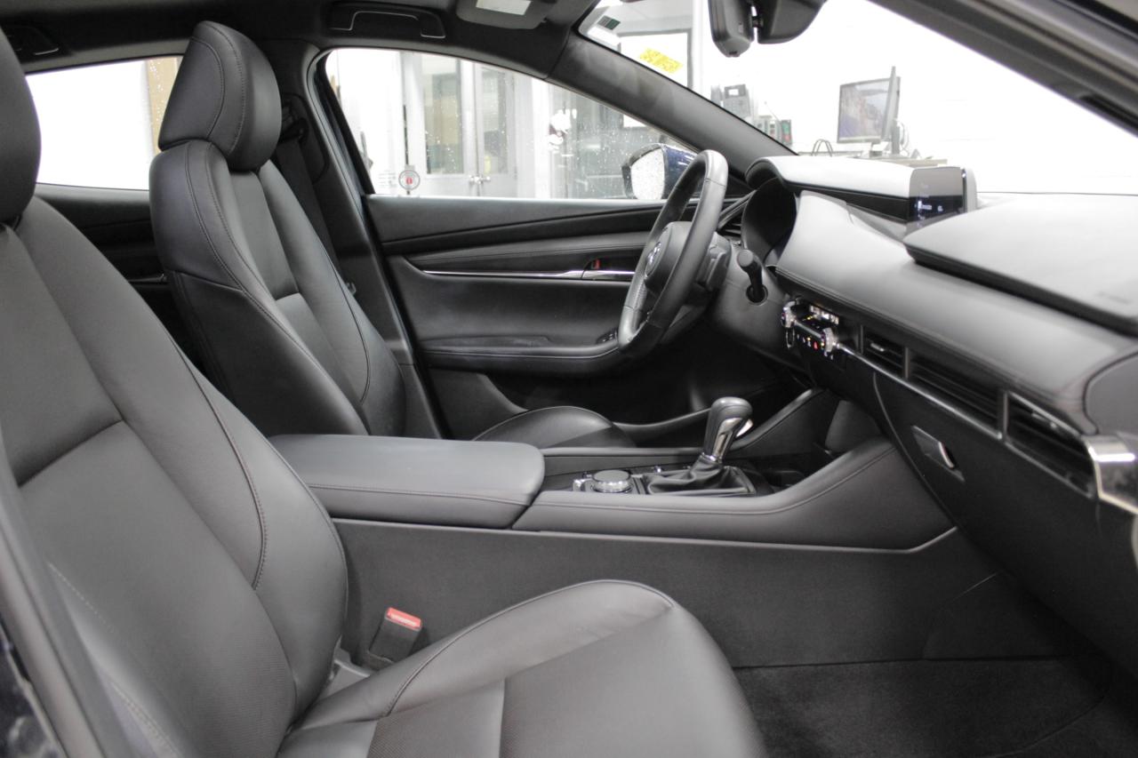 2023 Mazda MAZDA3 GT Photo