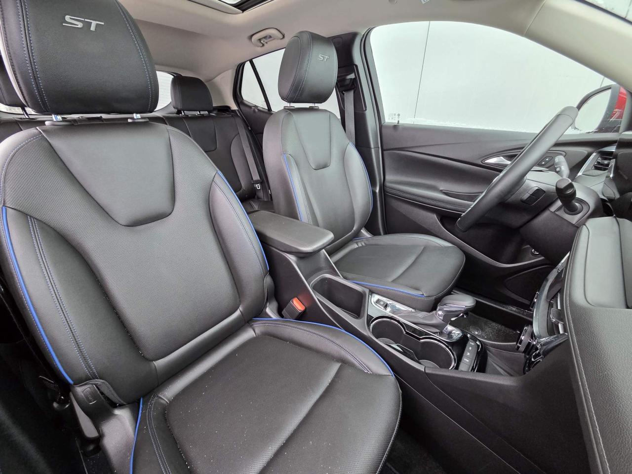 2025 Buick Encore GX Sport Touring Leather | Sunroof | Tech Pkg | 19" Wheels Photo