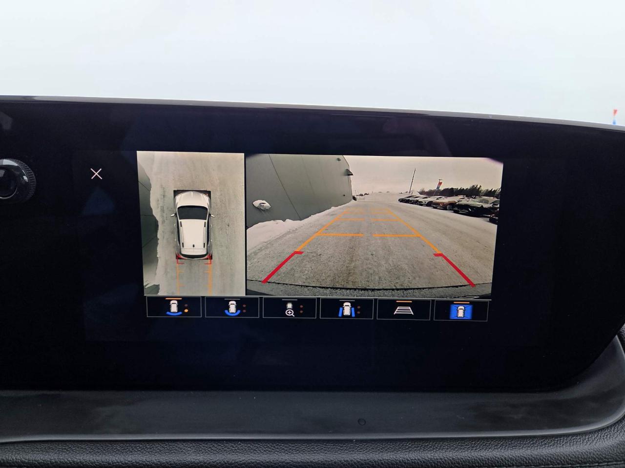 2025 Buick Encore GX Sport Touring Leather | Sunroof | Tech Pkg | 19" Wheels Photo