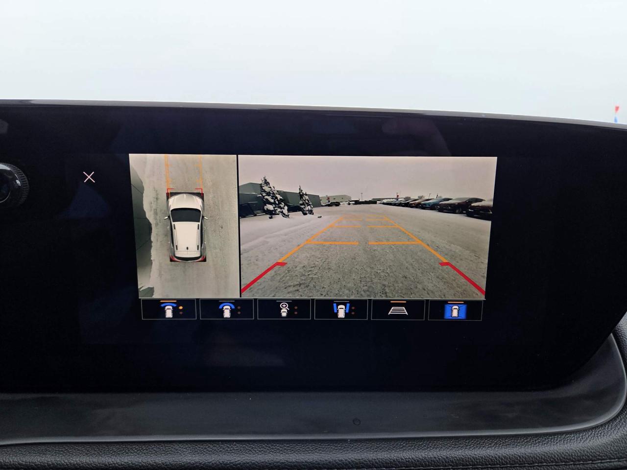 2025 Buick Encore GX Sport Touring Leather | Sunroof | Tech Pkg | 19" Wheels Photo