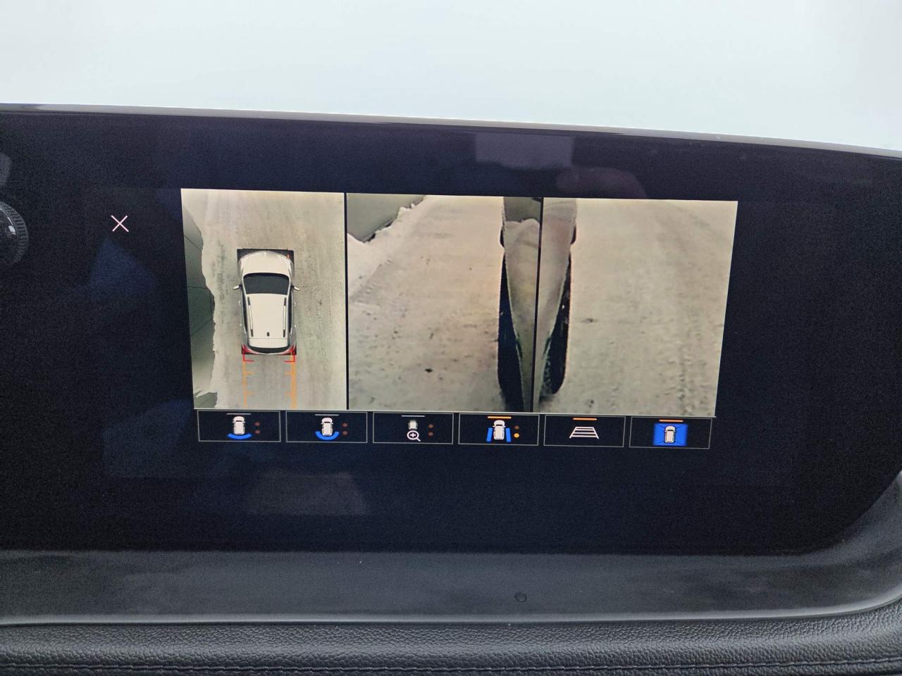 2025 Buick Encore GX Sport Touring Leather | Sunroof | Tech Pkg | 19" Wheels Photo