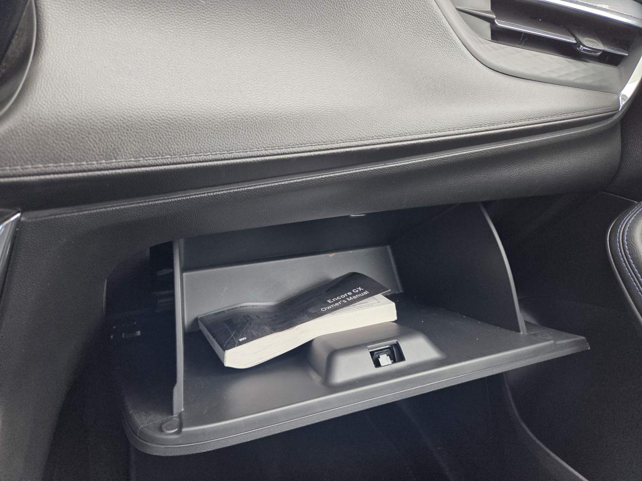 2025 Buick Encore GX Sport Touring Leather | Sunroof | Tech Pkg | 19" Wheels Photo