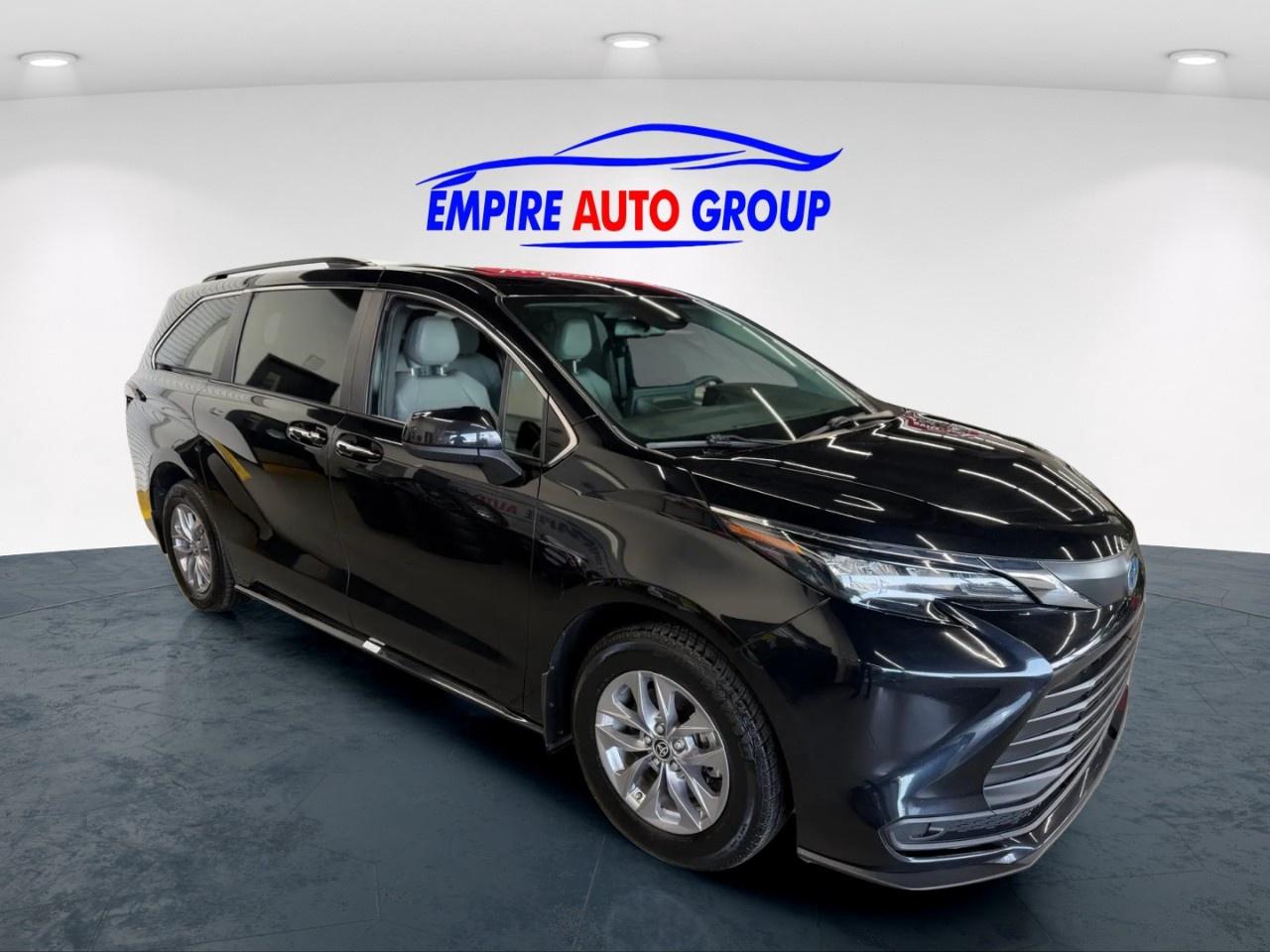 2025 Toyota Sienna HYBRID Photo