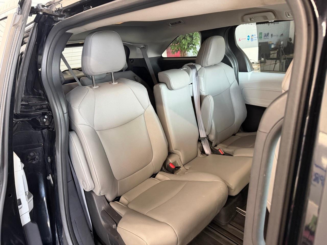 2025 Toyota Sienna HYBRID Photo