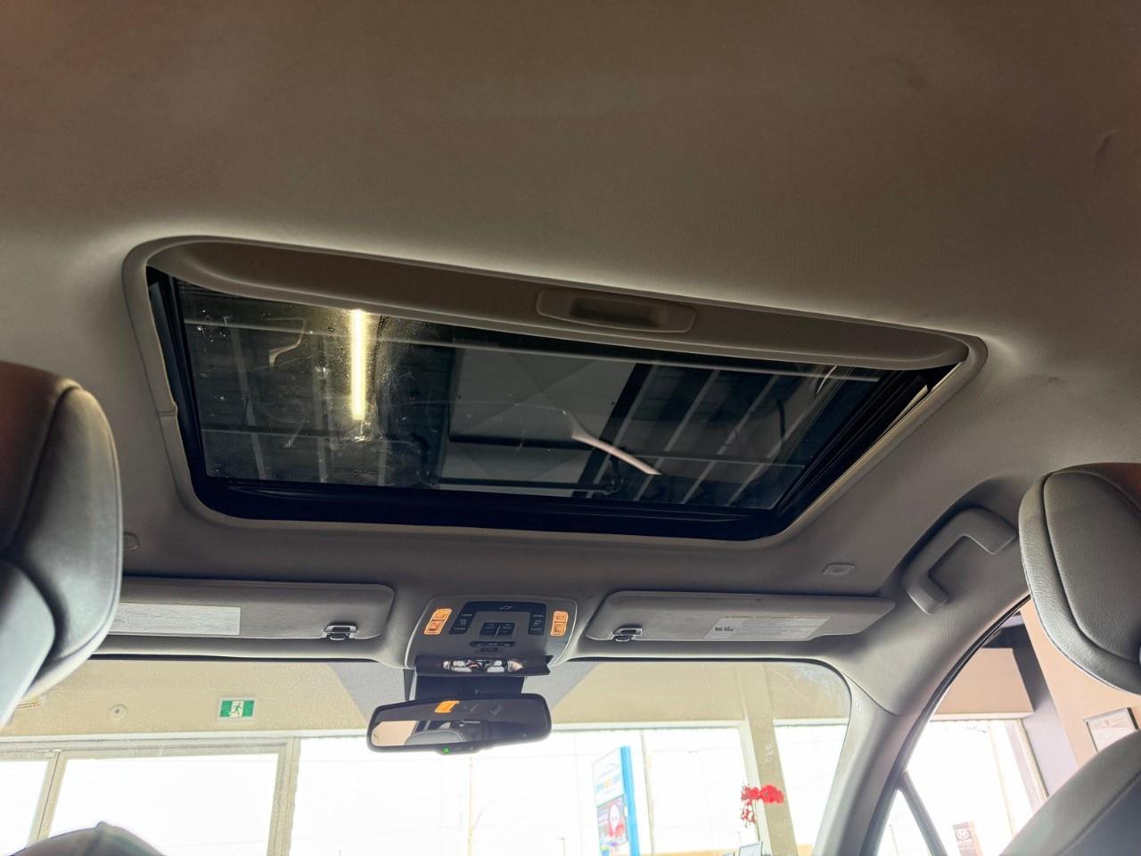 2025 Toyota Sienna HYBRID Photo