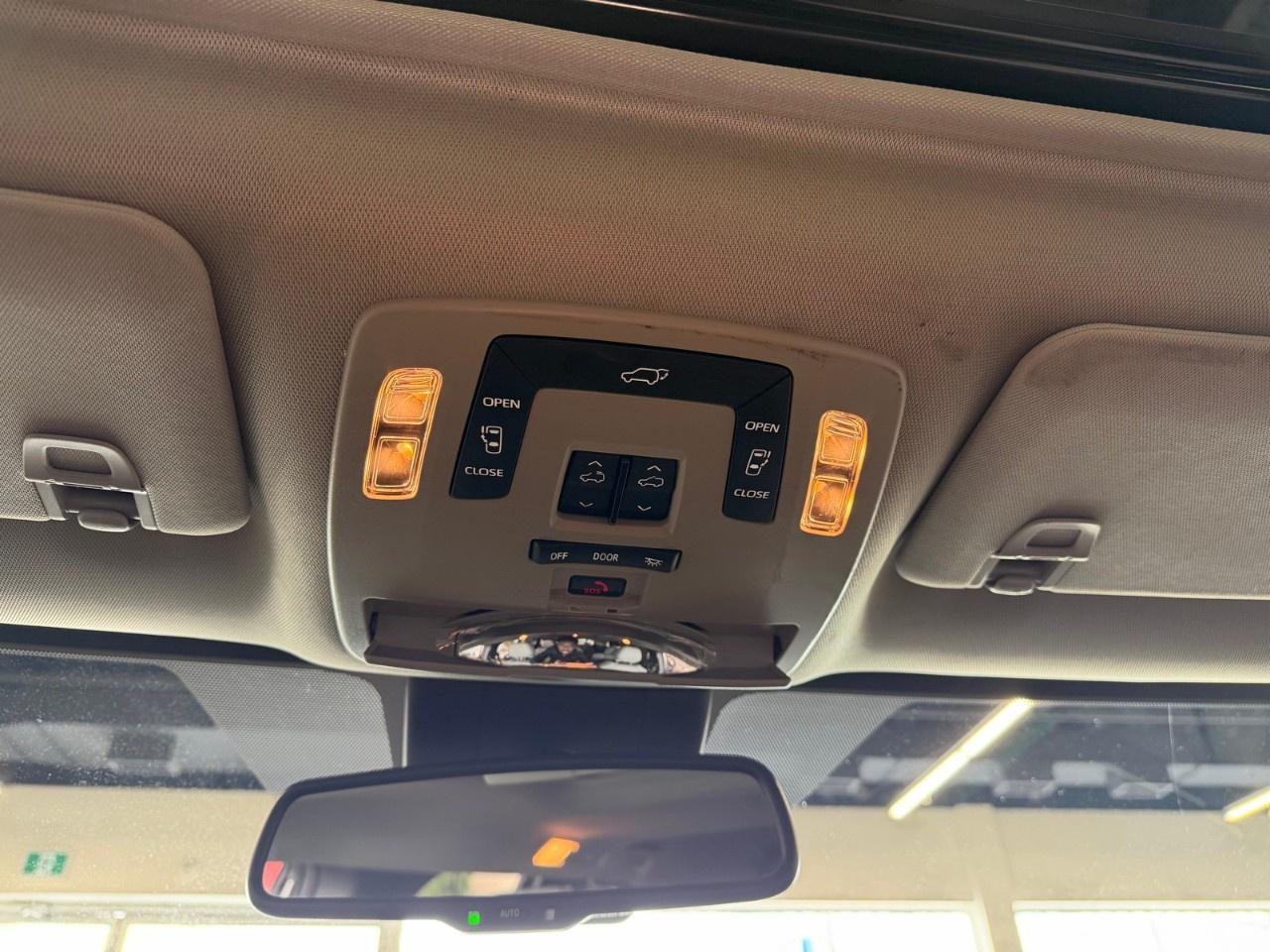 2025 Toyota Sienna HYBRID Photo