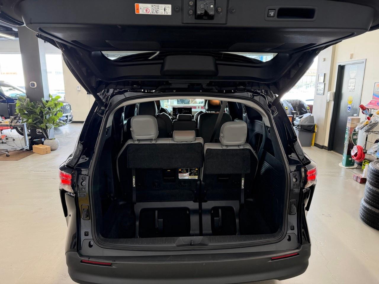 2025 Toyota Sienna HYBRID Photo