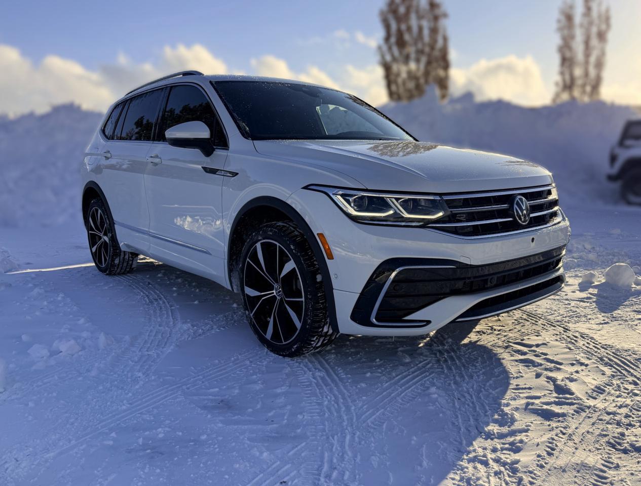 2023 Volkswagen Tiguan Highline R-Line 4MOTION | NAVIGATION | BLUETOOTH Photo