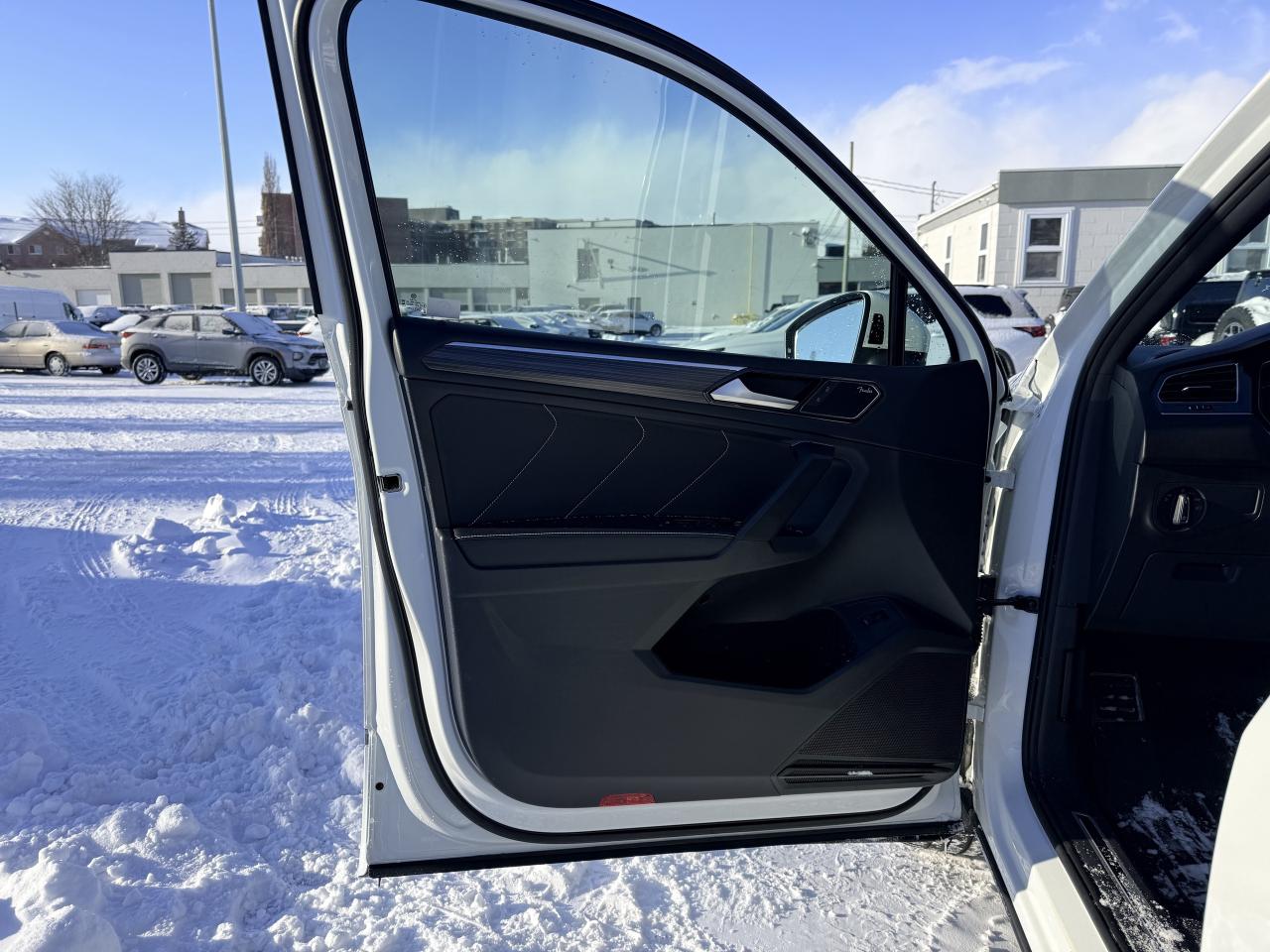 2023 Volkswagen Tiguan Highline R-Line 4MOTION | NAVIGATION | BLUETOOTH Photo