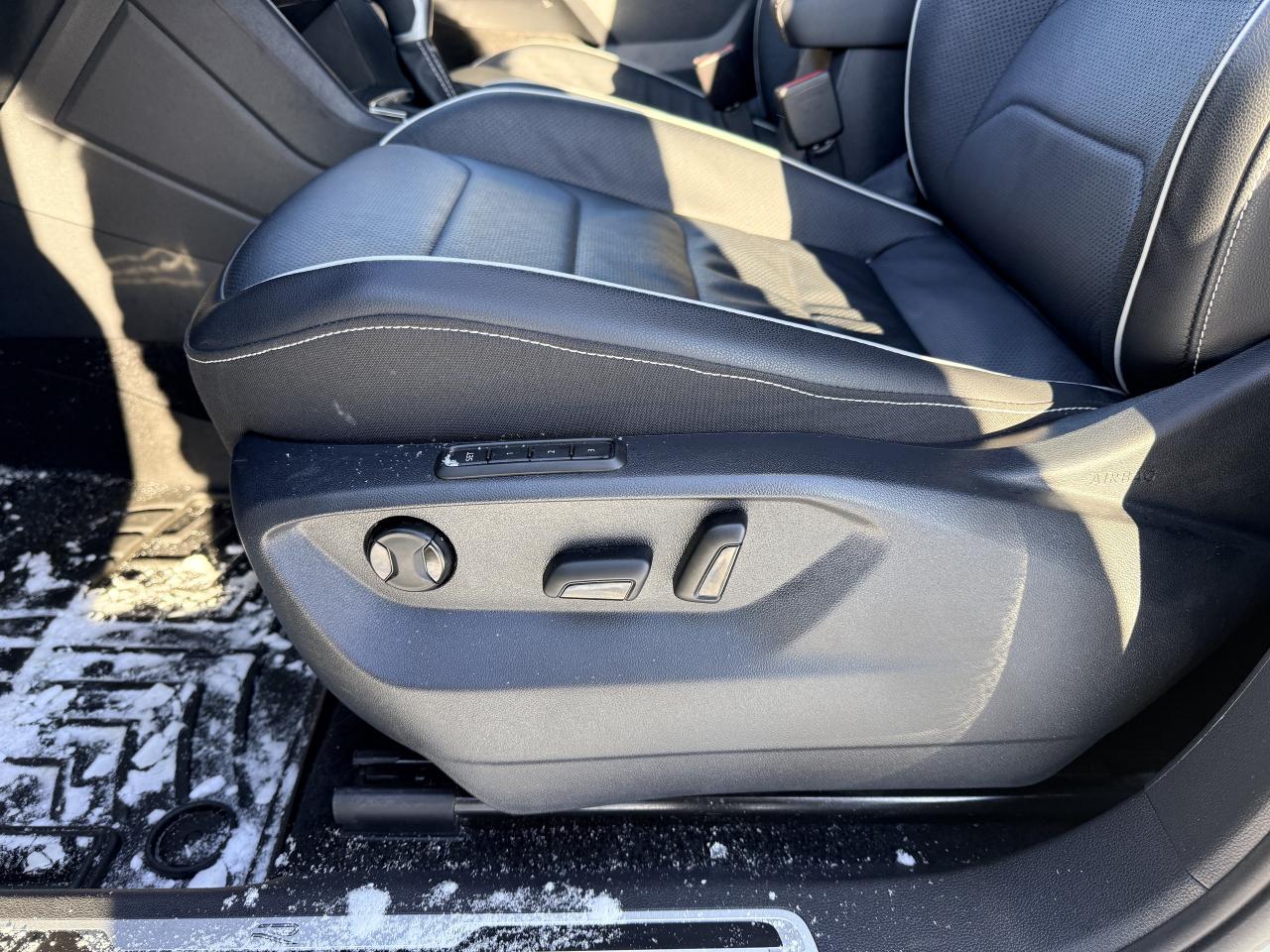 2023 Volkswagen Tiguan Highline R-Line 4MOTION | NAVIGATION | BLUETOOTH Photo