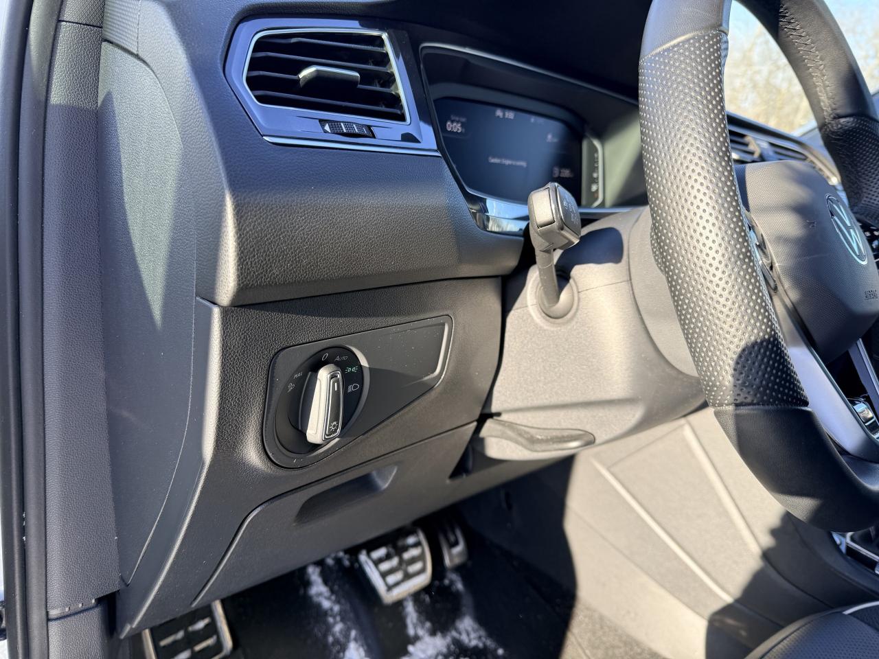 2023 Volkswagen Tiguan Highline R-Line 4MOTION | NAVIGATION | BLUETOOTH Photo