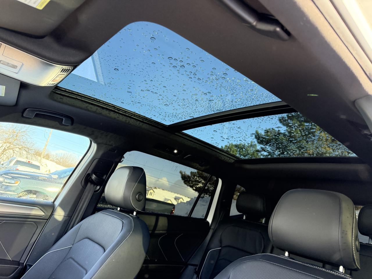 2023 Volkswagen Tiguan Highline R-Line 4MOTION | NAVIGATION | BLUETOOTH Photo