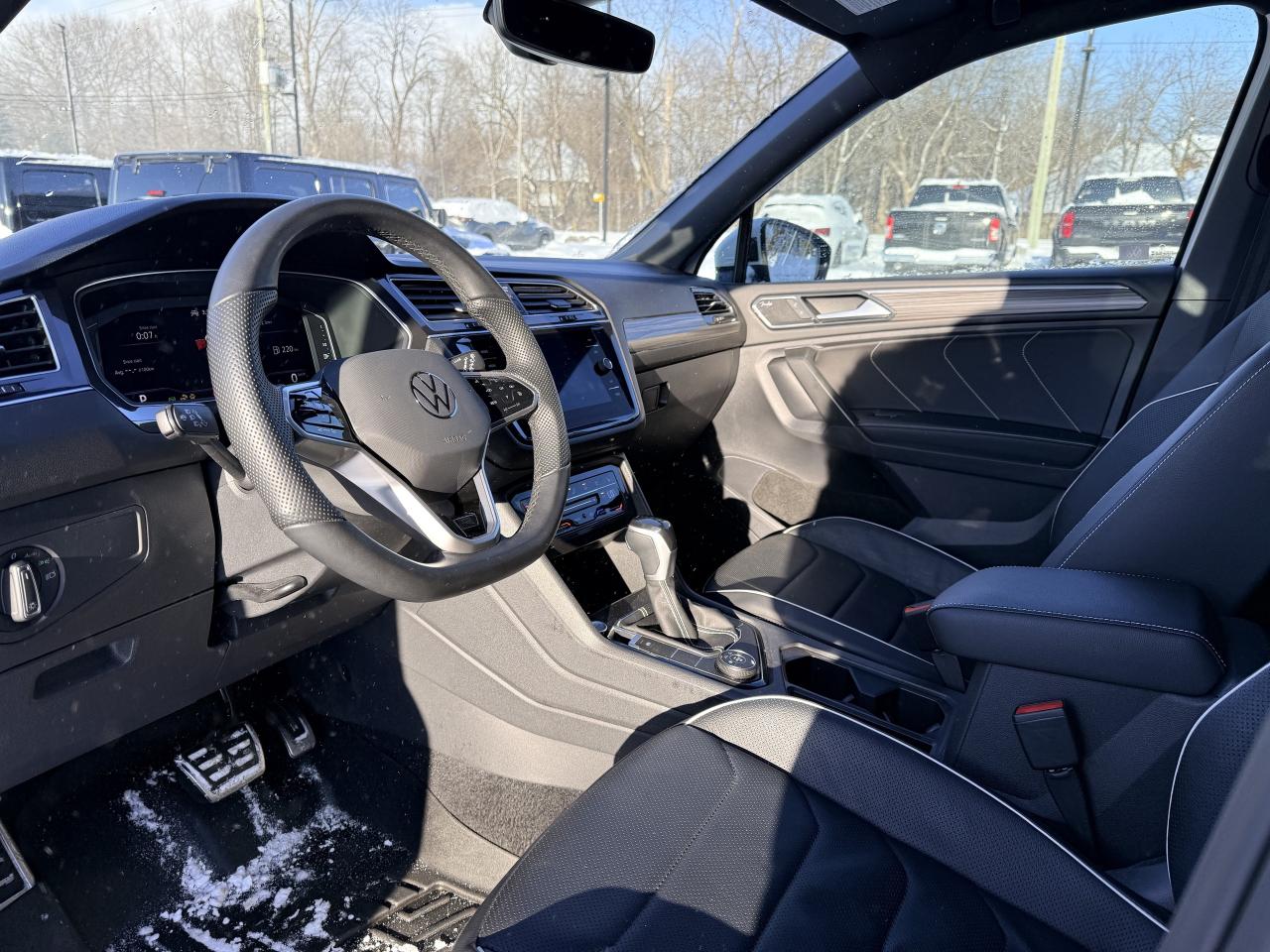 2023 Volkswagen Tiguan Highline R-Line 4MOTION | NAVIGATION | BLUETOOTH Photo