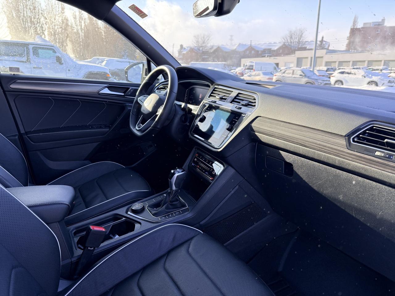 2023 Volkswagen Tiguan Highline R-Line 4MOTION | NAVIGATION | BLUETOOTH Photo