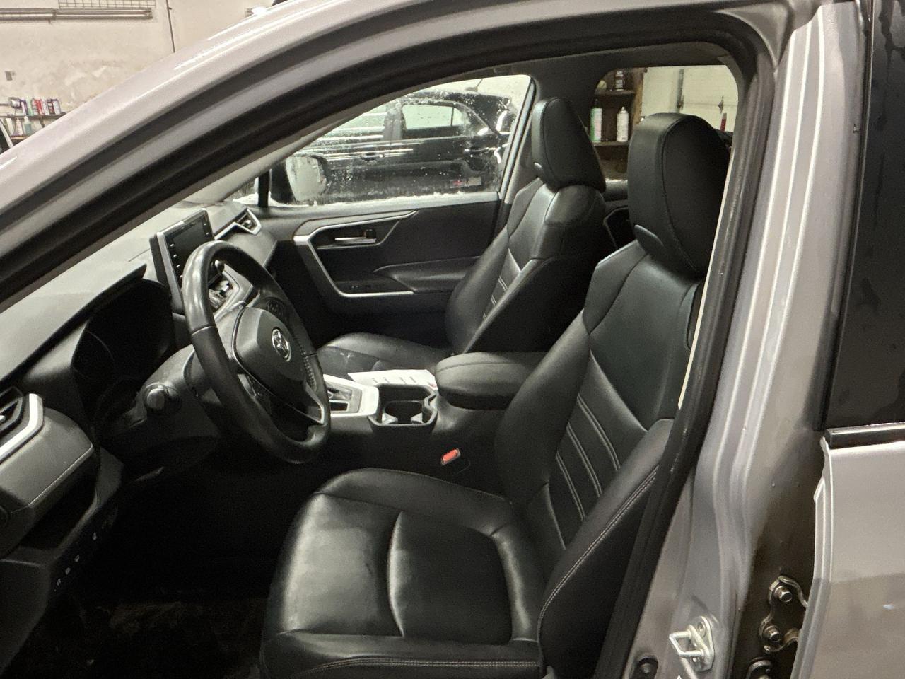 2020 Toyota RAV4 XLE PREMIUM AWD | HTD LEATHER | SUNROOF | CARPLAY Photo