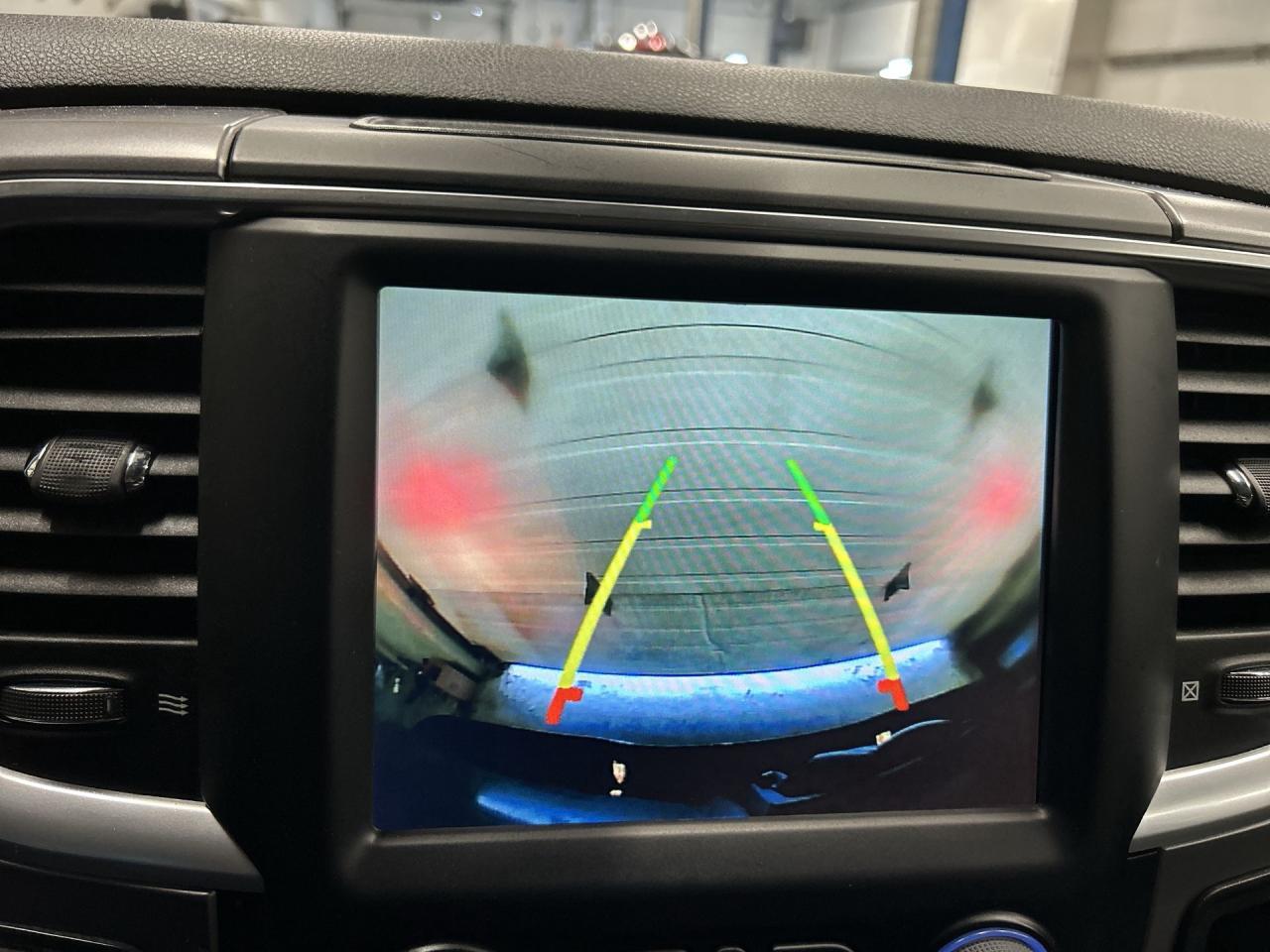 2021 RAM 1500 Classic ONLY 41,000KMS | 4X4 HEMI V8 | HTD SEATS | CARPLAY Photo