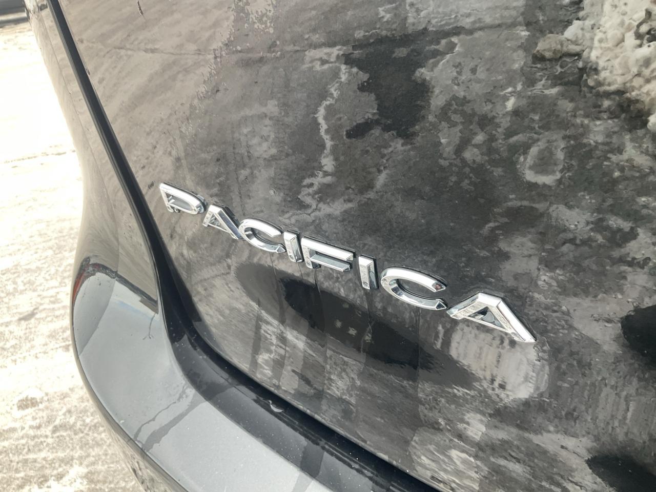 2018 Chrysler Pacifica NAV / POWER SLIDING DOORS / REMOTE START Photo