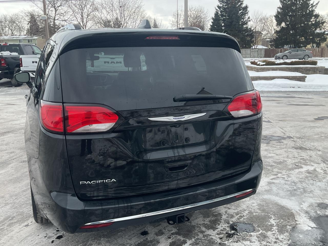 2018 Chrysler Pacifica NAV / POWER SLIDING DOORS / REMOTE START Photo