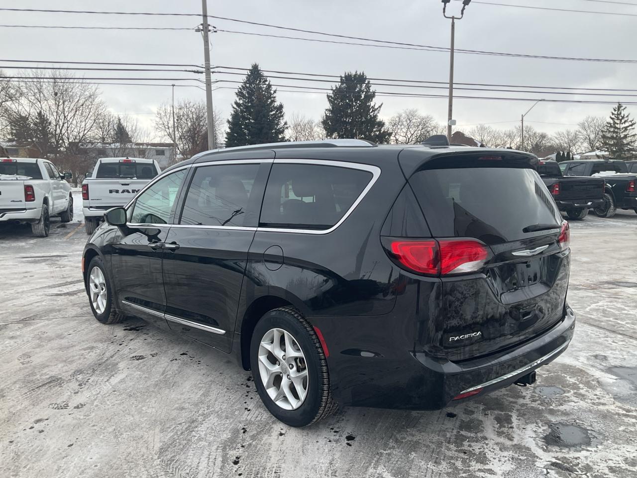 2018 Chrysler Pacifica NAV / POWER SLIDING DOORS / REMOTE START Photo