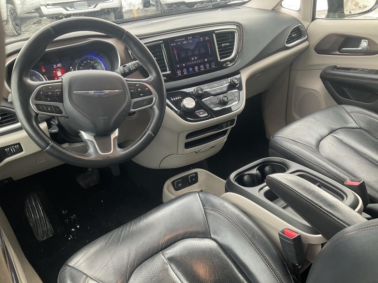 2018 Chrysler Pacifica NAV / POWER SLIDING DOORS / REMOTE START Photo