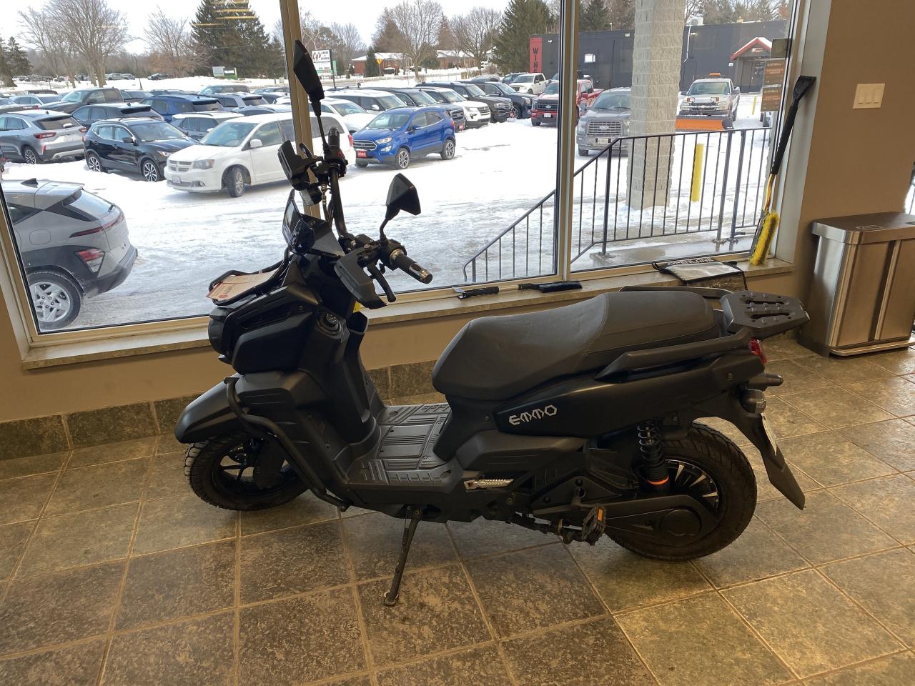 2023 EMMO SCOOTER, ONLY 5 KMS!