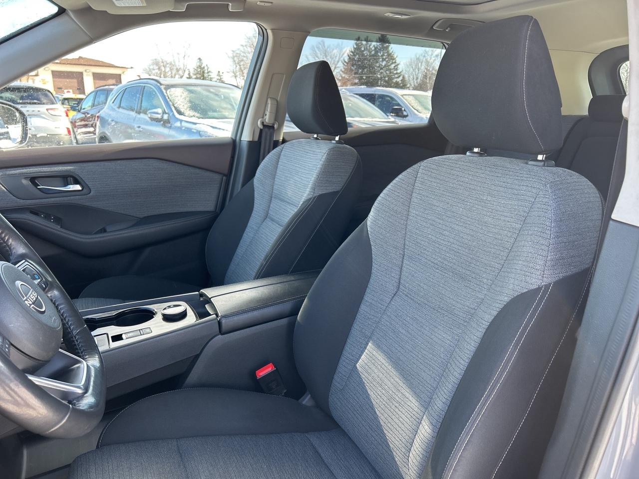 2022 Nissan Rogue SV, REMOTE START, CLEAN CARFAX, ADAPTIVE CRUISE! - Photo #11