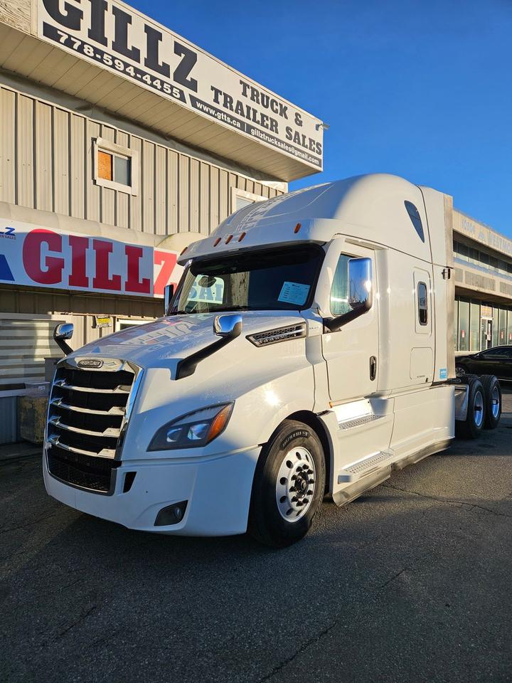 2023 Freightliner CASCADIA  - Photo #1