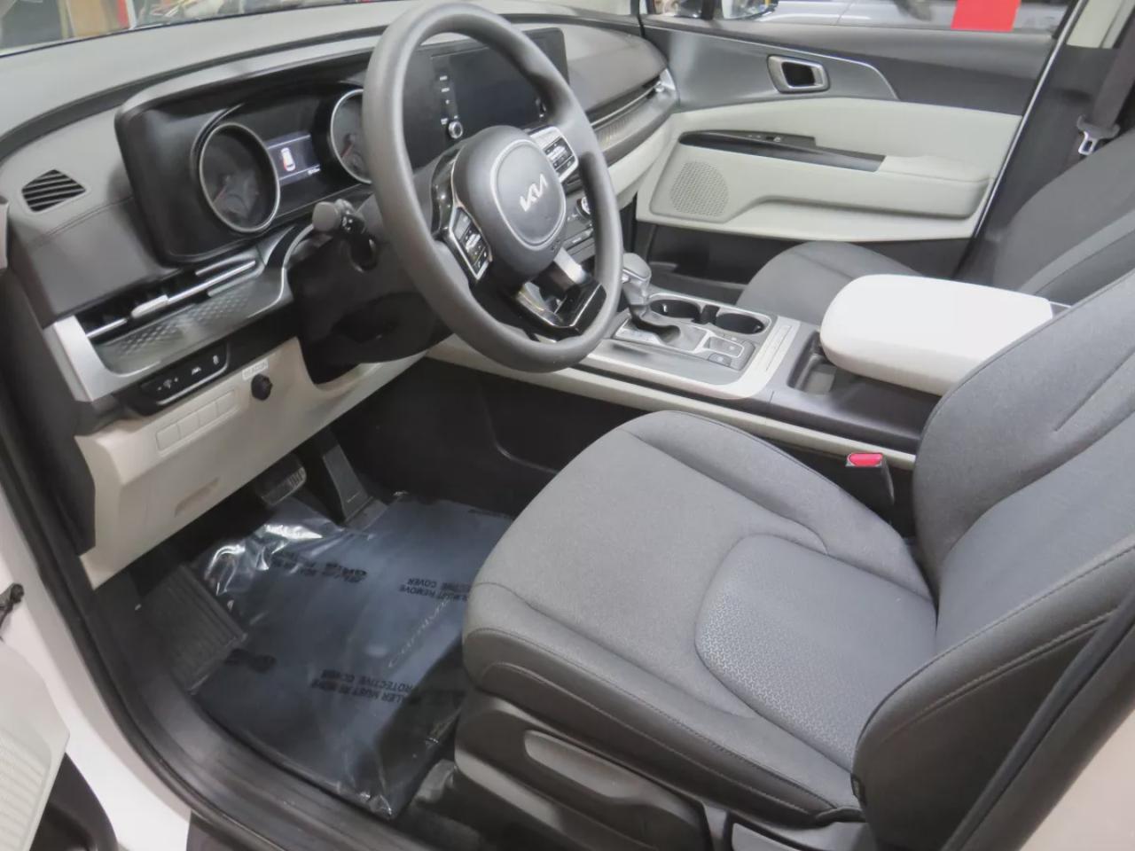 2024 Kia Carnival LX (**RARE!!**GREAT WORK VAN!!**CUSTOM SHELVING UNIT INSTALLED INSIDE!!**ORANGE BECON LIGHT ON ROOF!!**LOW KM!!**ALLOY RIMS**DIGITAL TOUCHSCREEN**REVERSE CAMERA**LANE ASSIST**USB/AUX**ELECTRIC PARKING BRAKE**CRUISE CONTROL**BLUETOOTH**) Photo